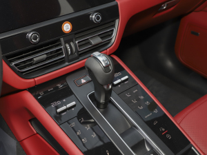 2022款Macan GTS 2.9T 换挡杆