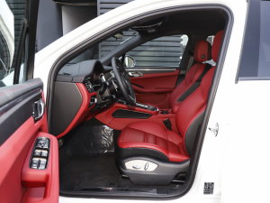 2023款Macan T 2.0T 前排空间