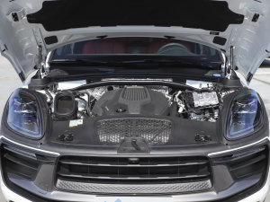 2023款Macan T 2.0T 发动机