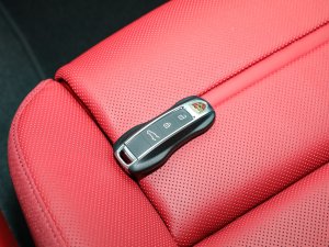 2023款Cayenne 3.0T 铂金版 车钥匙