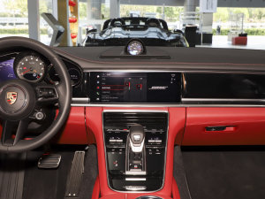 2023款Panamera 4S 2.9T 中控台