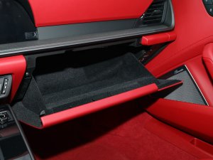 2023款Carrera Cabriolet 3.0T 手套箱