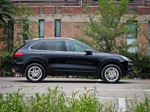 2011款S 4.8 整体外观