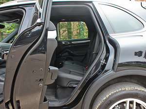 2011款S 4.8 后排空间