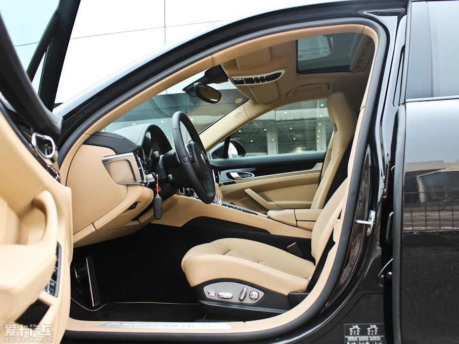 2013Panamera 4 Platinum Edition