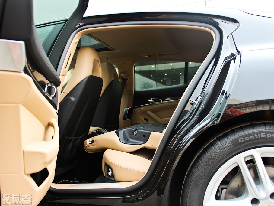 2013Panamera 4 Platinum Edition