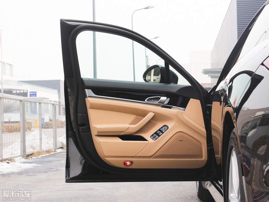 2013Panamera 4 Platinum Edition