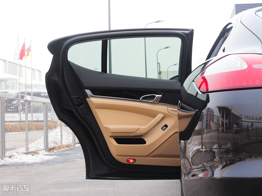 2013Panamera 4 Platinum Edition