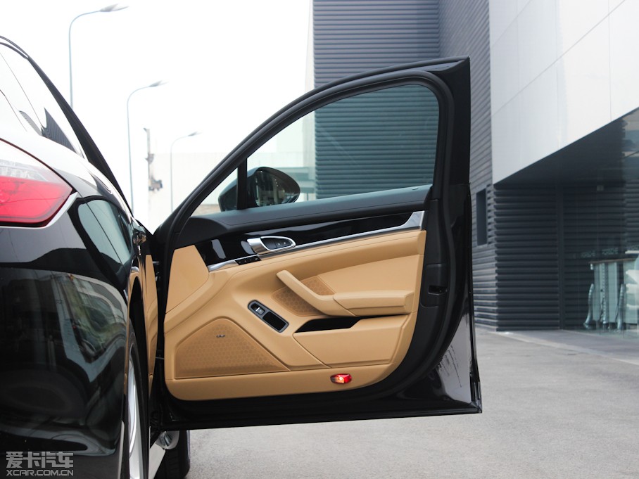 2013Panamera 4 Platinum Edition