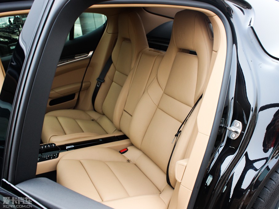 2013Panamera 4 Platinum Edition