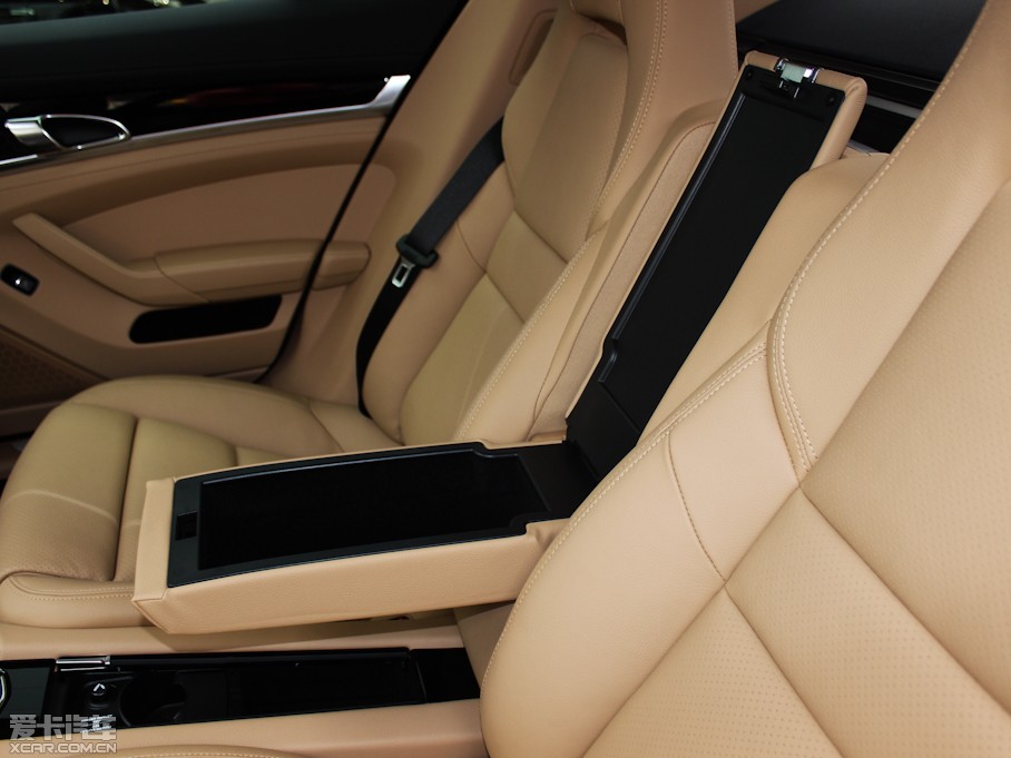 2013Panamera 4 Platinum Edition