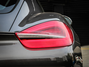 2013款2.7L 尾灯