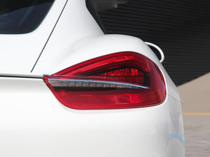 2013款2.7L 尾灯
