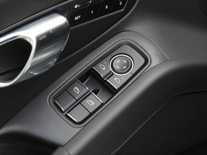 2013款2.7L 主驾车窗控制区	