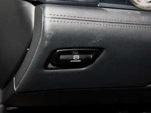 2014款S E-Hybrid 驻车制动器
