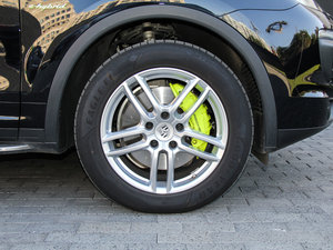 2015款S E-Hybrid 轮圈