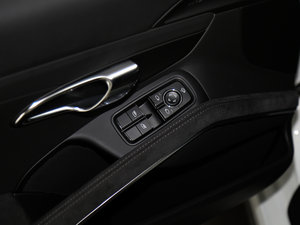 2015Carrera 4 GTS {܇ƅ^(q)	