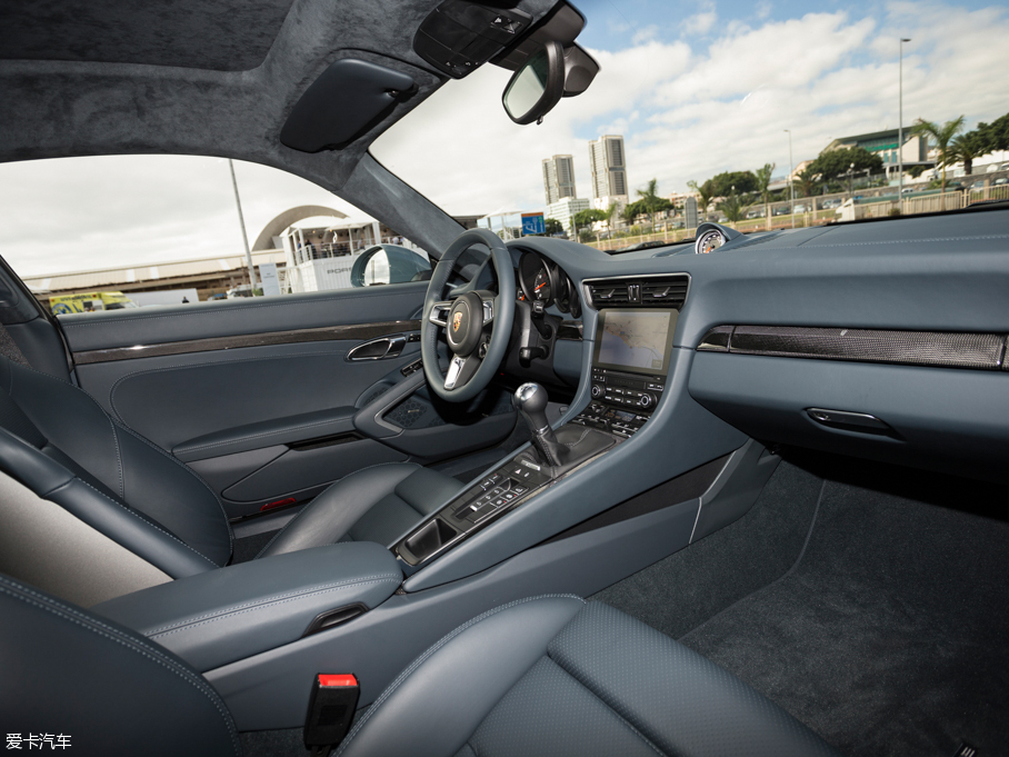 2016r(sh)911 Carrera