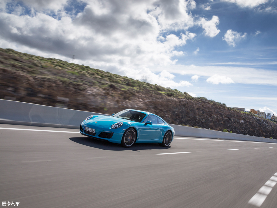 2016��r(sh��)��911 Carrera S