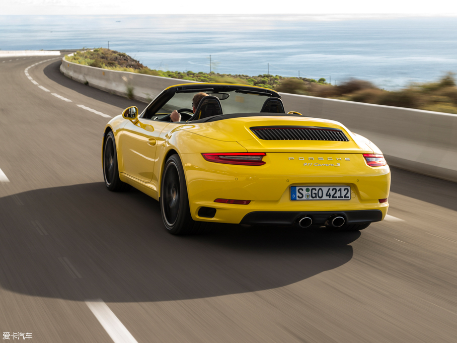 2016��r(sh��)��911 Carrera S