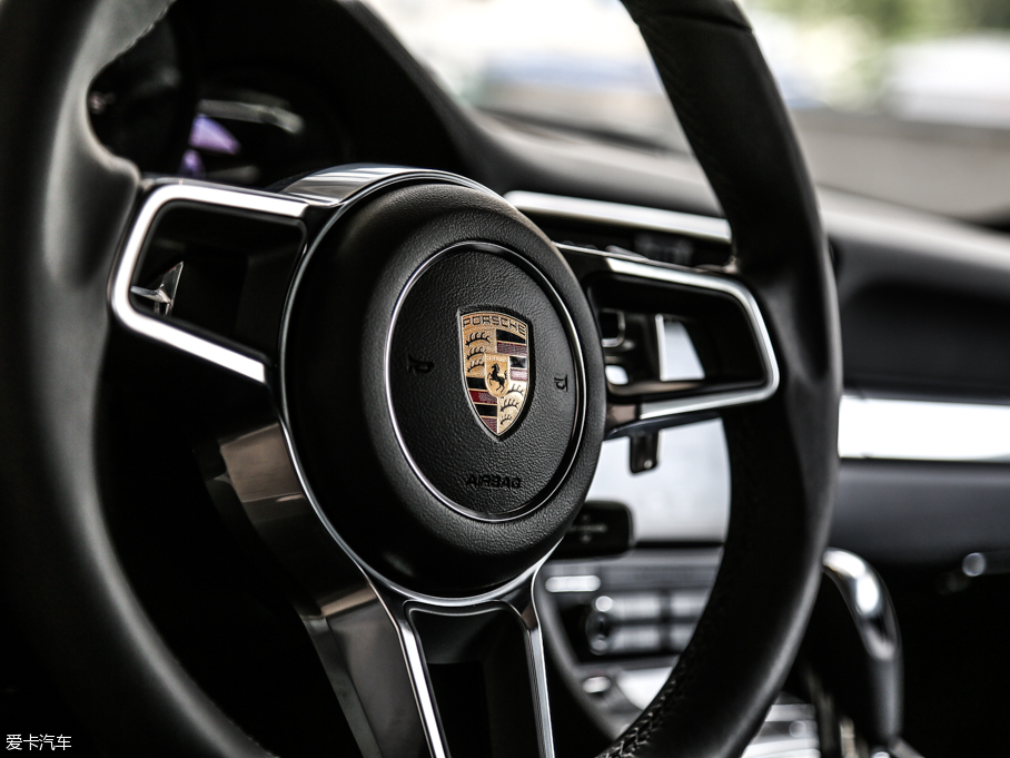 2016r(sh)911 Carrera