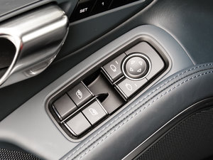 2016Carrera 4 {܇ƅ^	