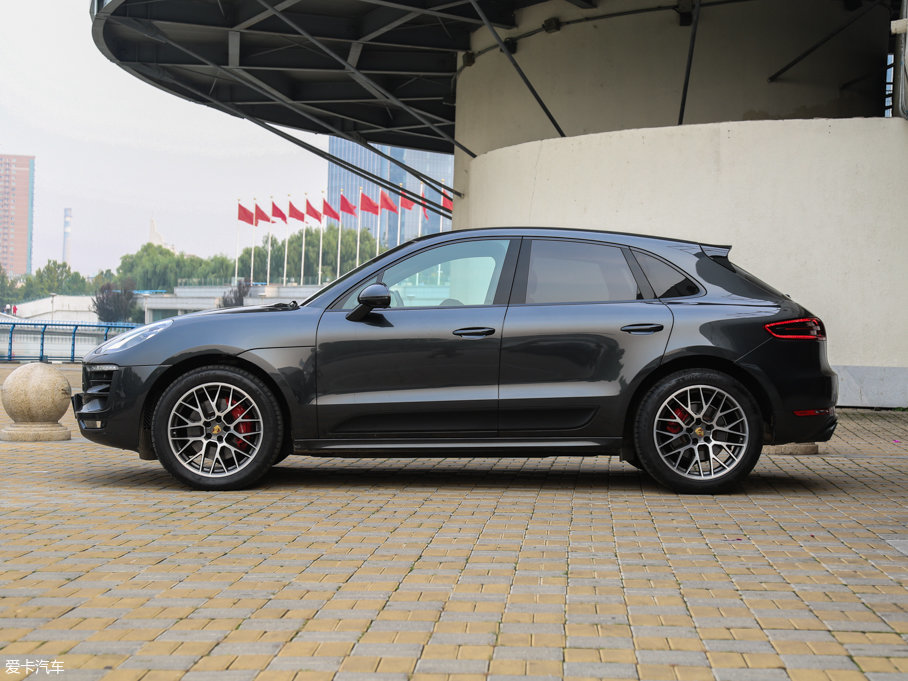 2017Macan GTS