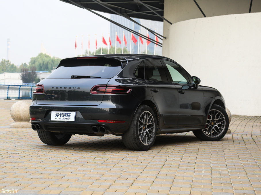 2017Macan GTS