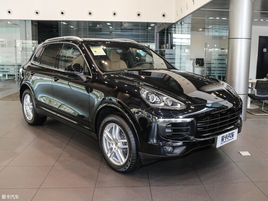 2016Cayenne Platinum Edition