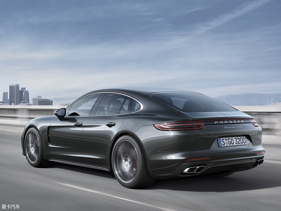 2017Panamera Turbo