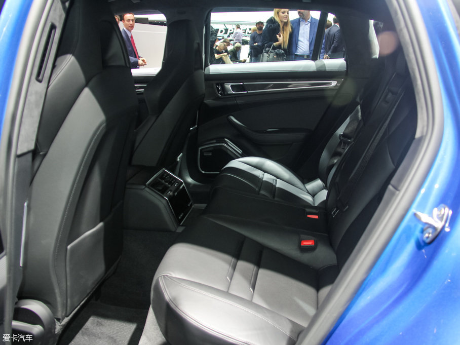 2017Panamera Turbo Sport Turismo