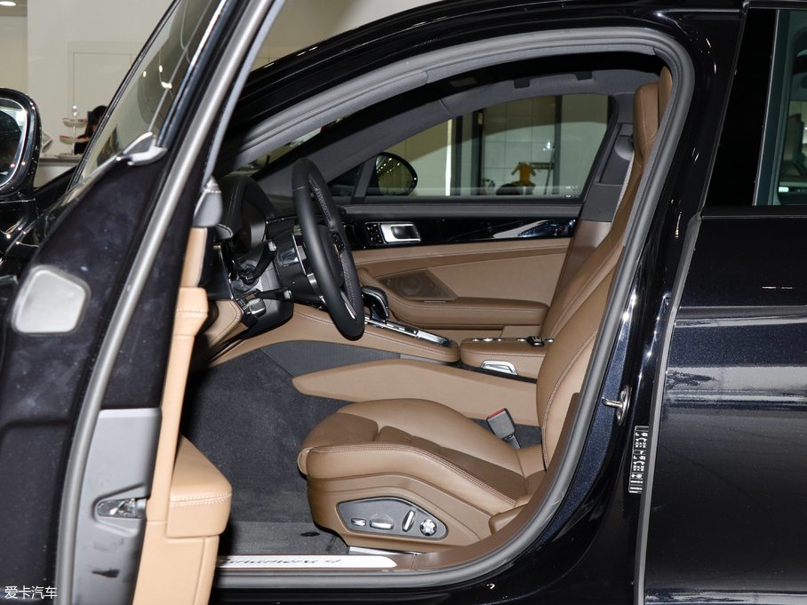 2017Panamera 4 Sport Turismo