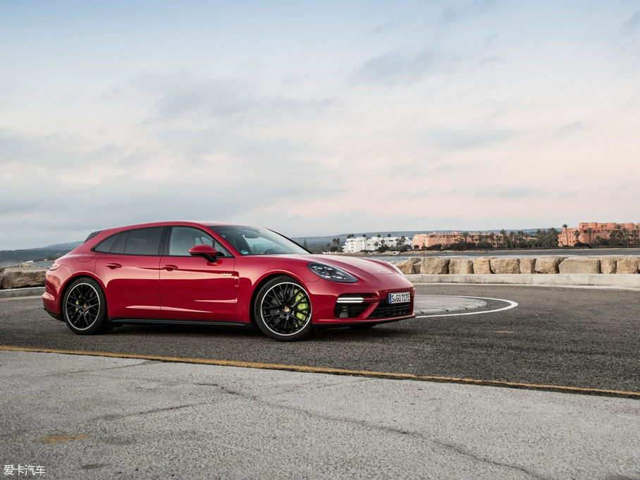 2018PanameraԴ Turbo S E-Hybrid Sport Turismo