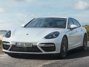 2018Turbo S E-Hybrid Sport Turismo w^