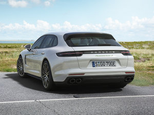 2018Turbo S E-Hybrid Sport Turismo w^