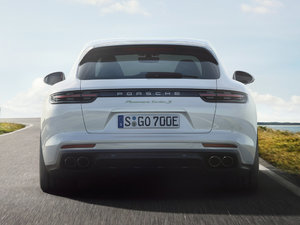 2018Turbo S E-Hybrid Sport Turismo w^