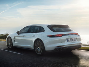 2018Turbo S E-Hybrid Sport Turismo w^