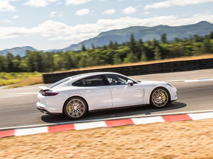 2017Turbo S E-Hybrid w^