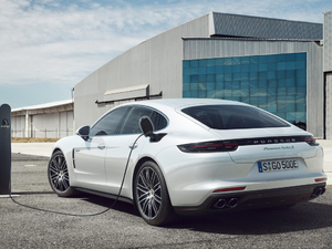 2017Turbo S E-Hybrid w^