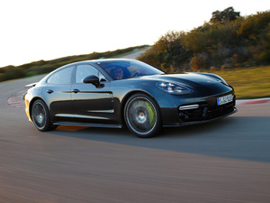 2017Turbo S E-Hybrid w^