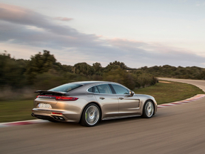 2017Turbo S E-Hybrid w^