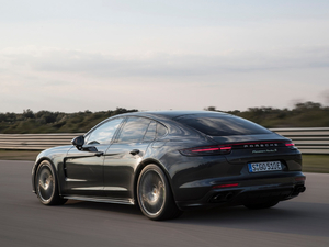 2017Turbo S E-Hybrid w^