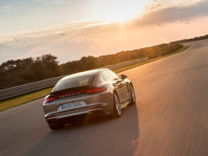 2017Turbo S E-Hybrid w^