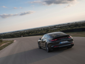 2017Turbo S E-Hybrid w^