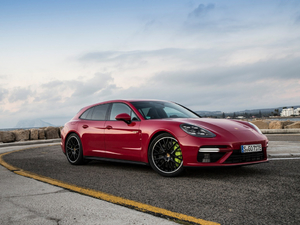 2018Turbo S E-Hybrid Sport Turismo w^