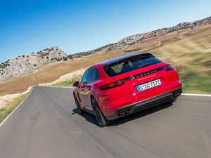 2018Turbo S E-Hybrid Sport Turismo w^