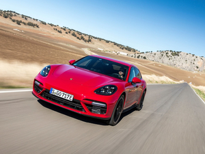 2018Turbo S E-Hybrid Sport Turismo w^