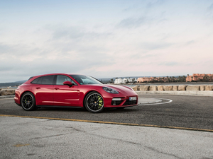 2018Turbo S E-Hybrid Sport Turismo w^