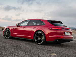 2018Turbo S E-Hybrid Sport Turismo w^