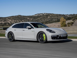 2018款Turbo S E-Hybrid Sport Turismo 整体外观